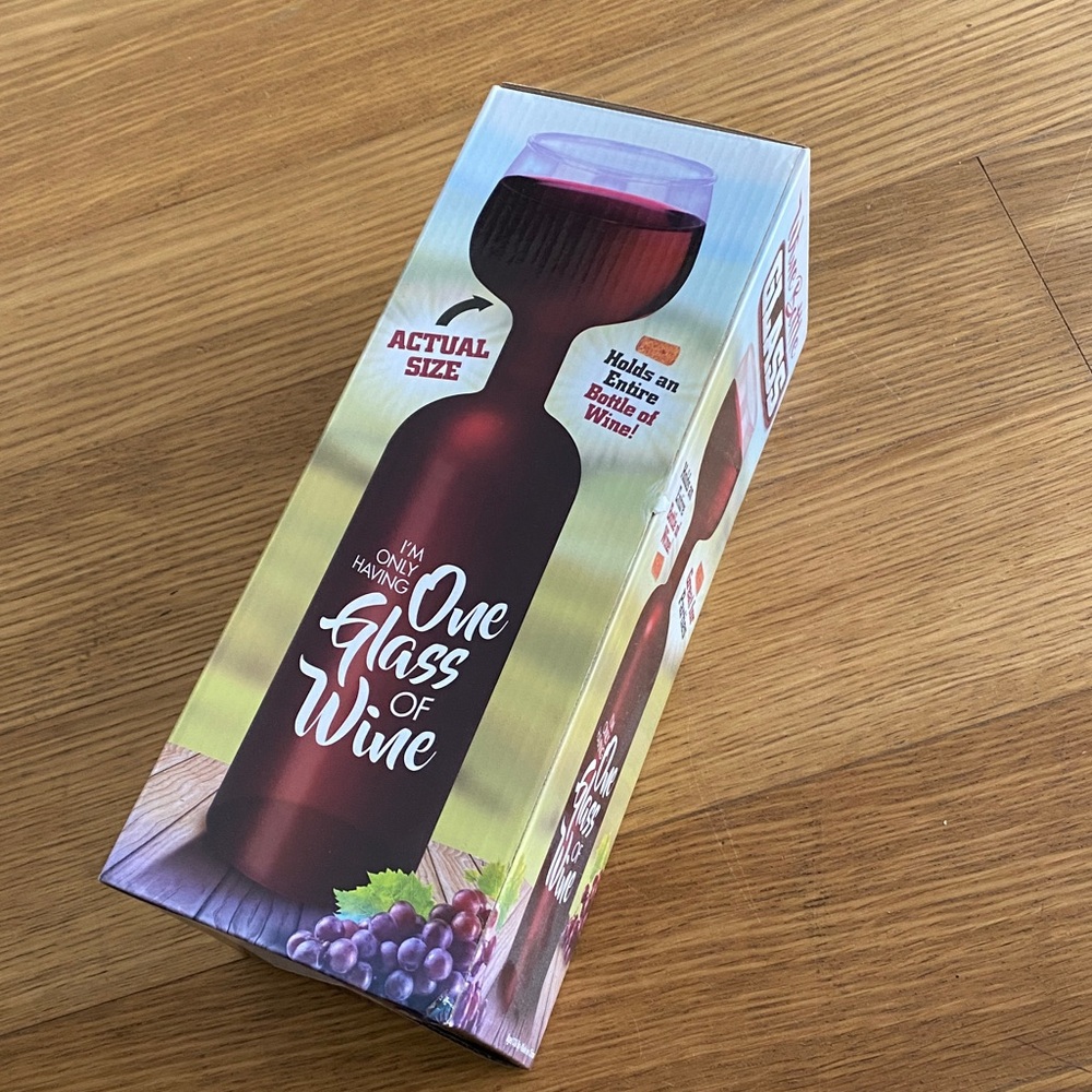 New Wine Bottle Glass "I'M ONLY HAVING ONE GLASS OF WINE" Holds a Full 750ml